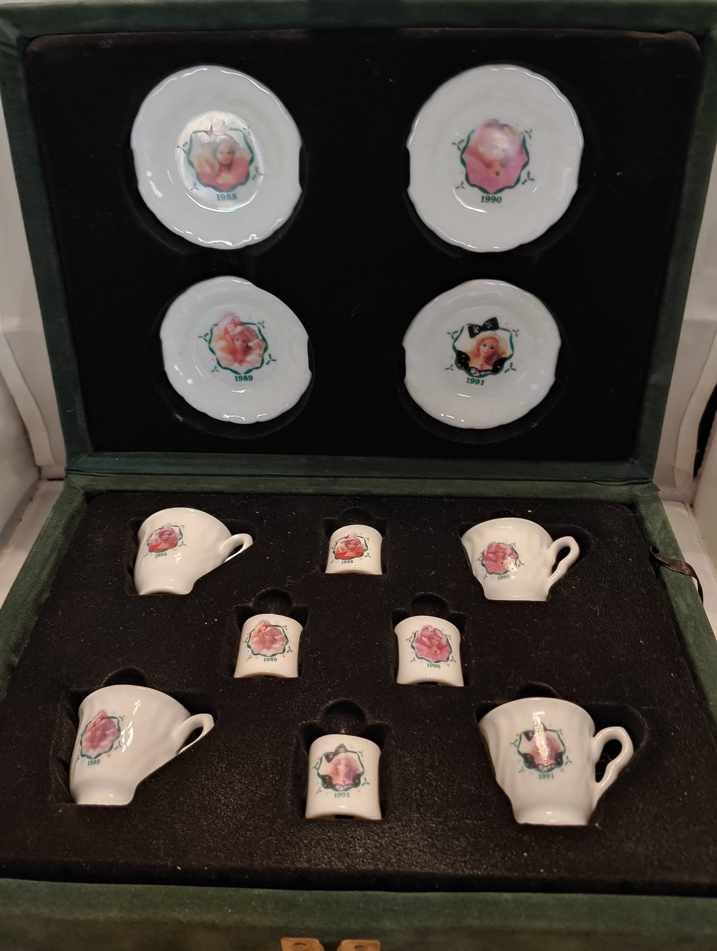 Barbie holiday china set, barbie collectible china, doll dishes, gift for daughter, gift for niece, 1988 to 1991, Barbie tea set