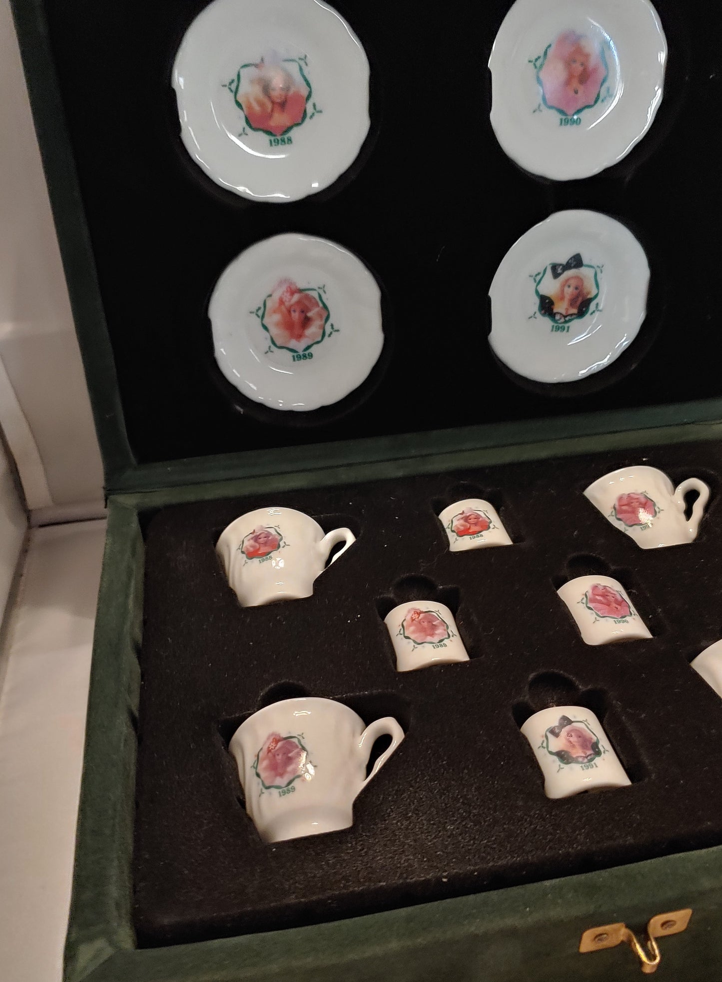 Barbie holiday china set, barbie collectible china, doll dishes, gift for daughter, gift for niece, 1988 to 1991, Barbie tea set