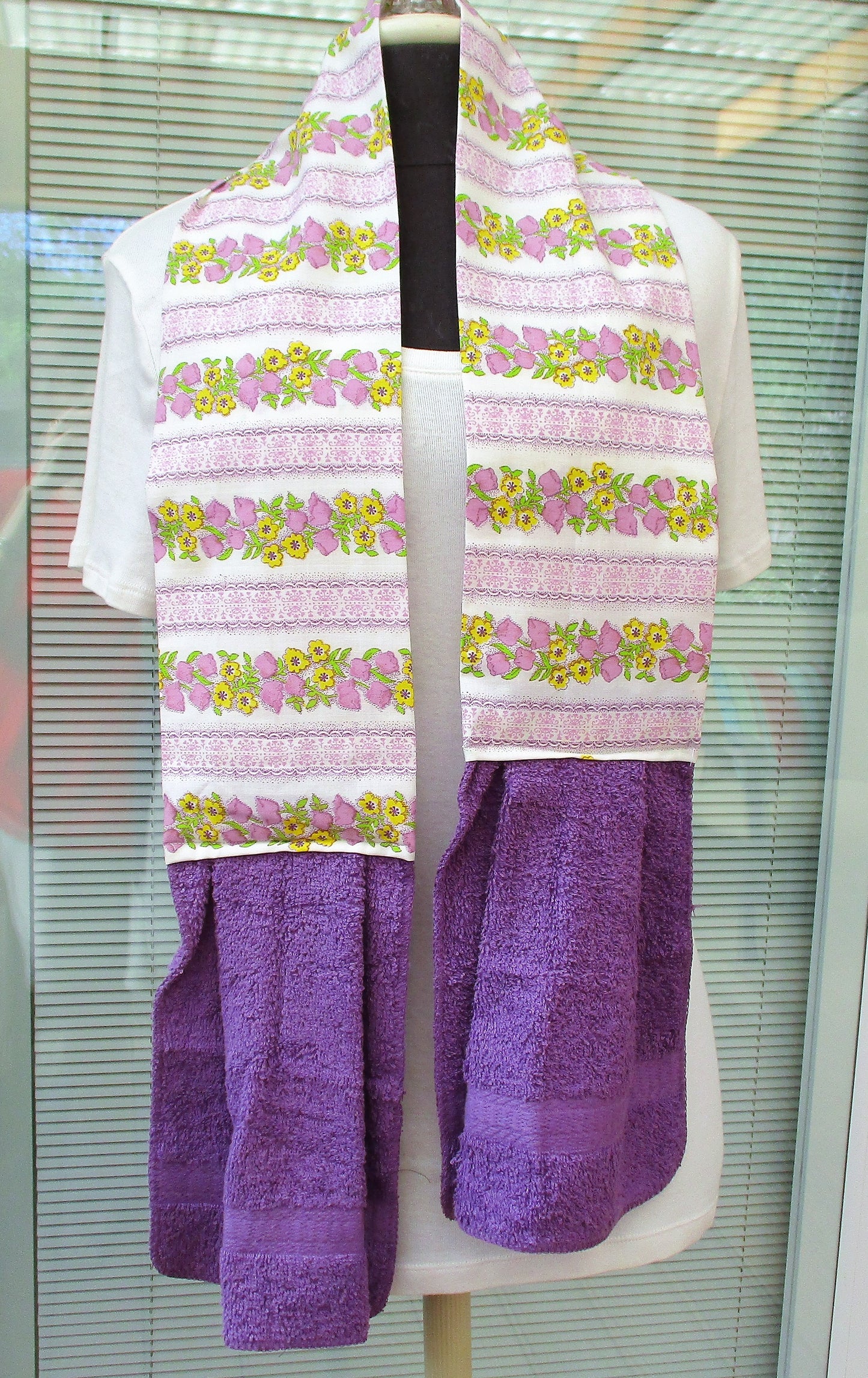 Scarf towels, scarf boa, hand wipes. pot holders, dishtowel