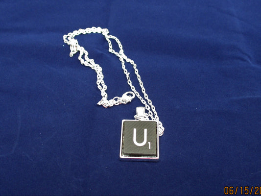 SCRABBLE INITIAL U NECKLACE with chain