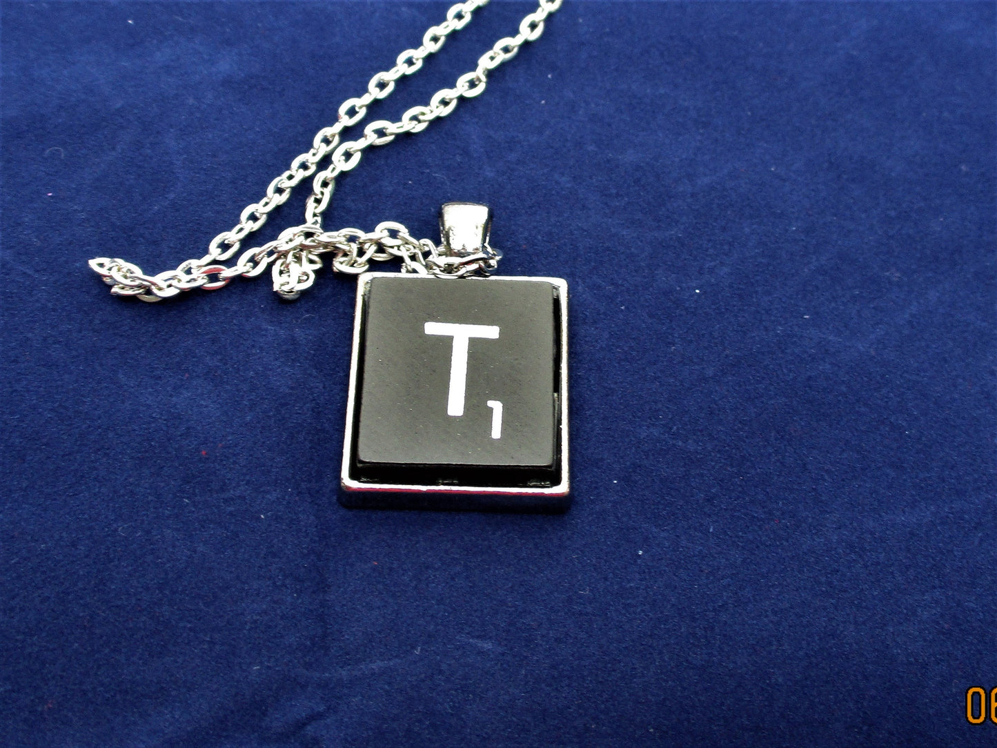 SCRABBLE INITIAL T NECKLACE with chain