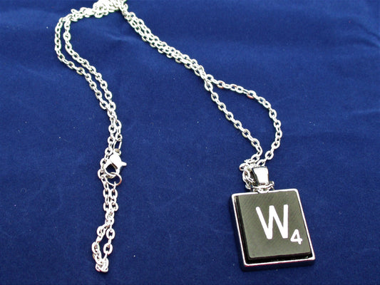 SCRABBLE INITIAL W NECKLACE with chain