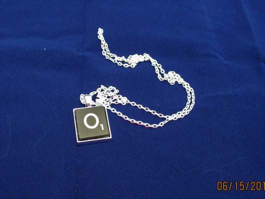 SCRABBLE INITIAL O NECKLACE with chain