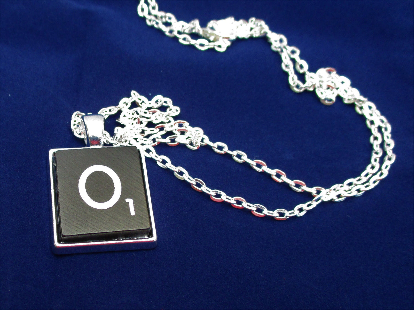 SCRABBLE INITIAL O NECKLACE with chain