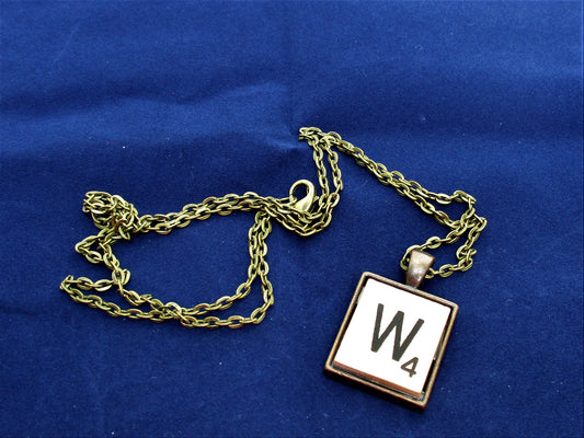 SCRABBLE INITIAL W NECKLACE with chain