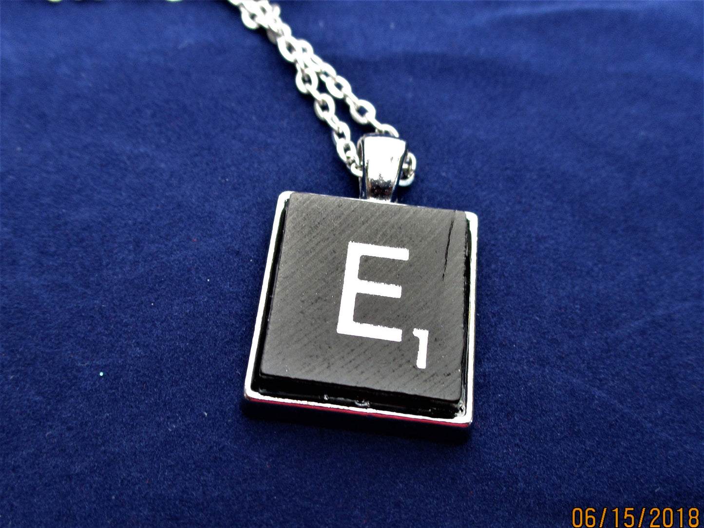 SCRABBLE INITIAL E  NECKLACE with chain