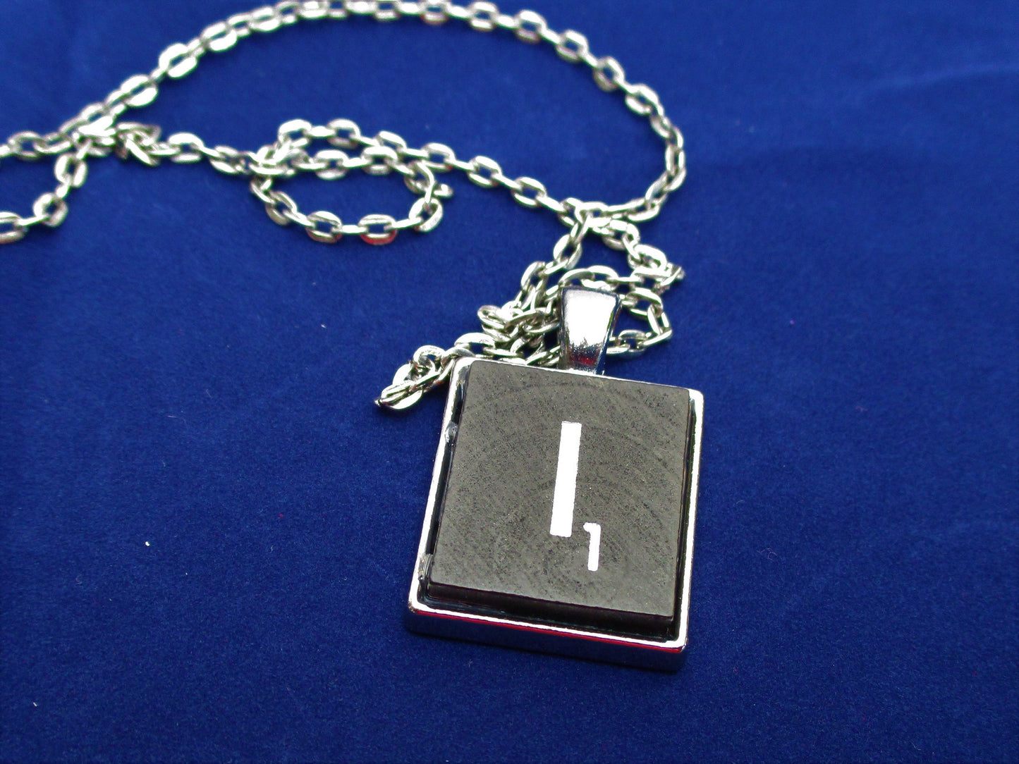 SCRABBLE INITIAL I NECKLACE  with chain