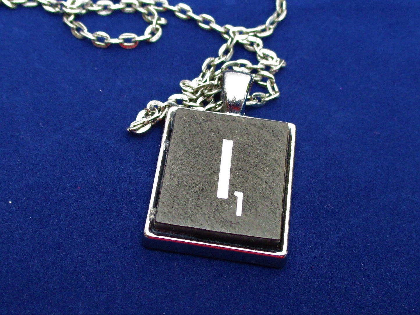 SCRABBLE INITIAL I NECKLACE  with chain