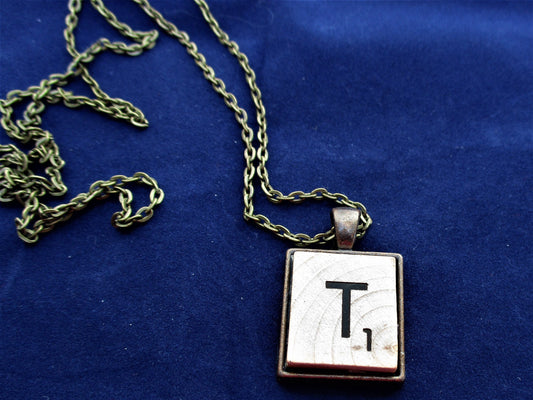 SCRABBLE INITIAL T NECKLACE with chain