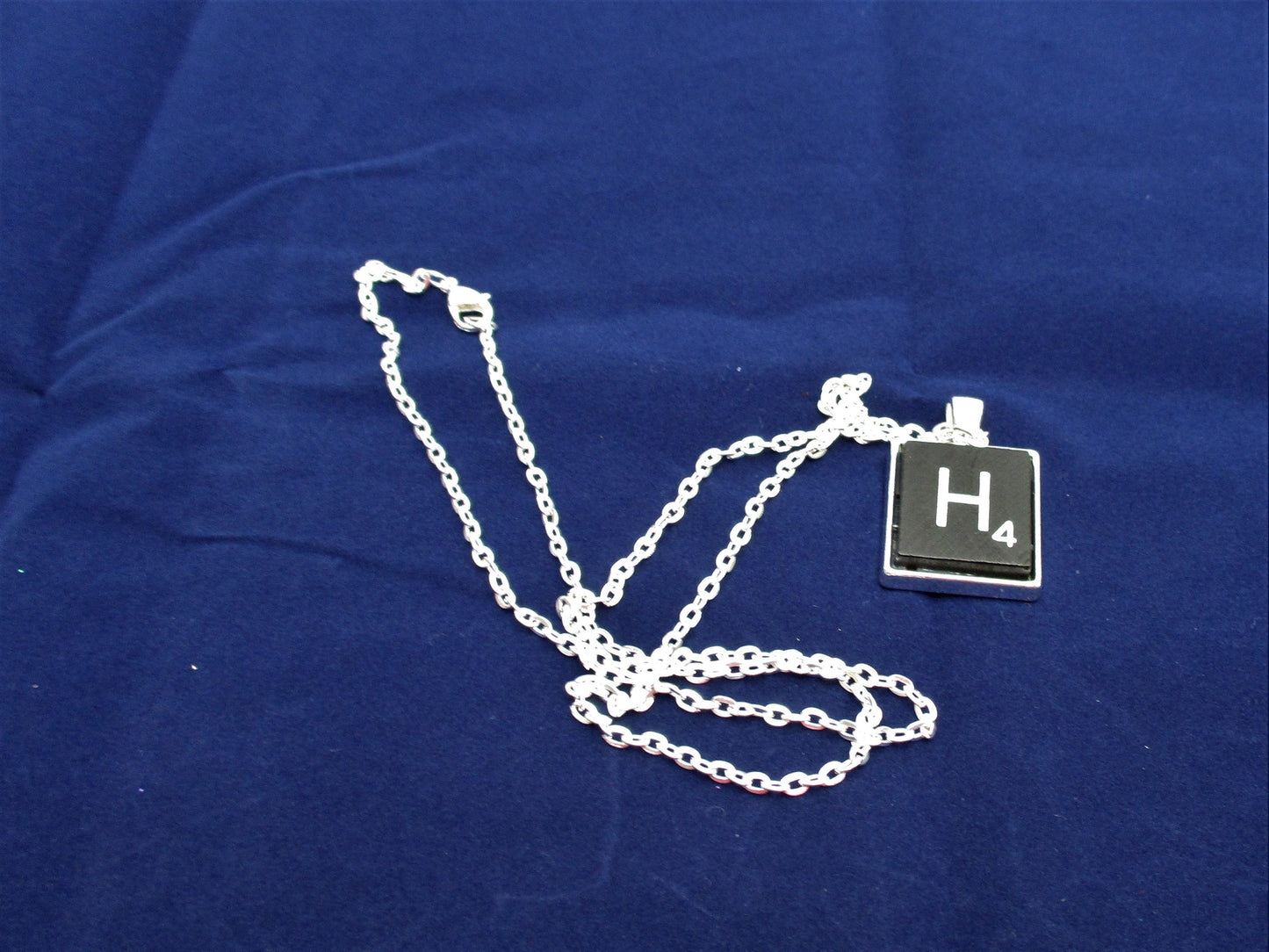 SCRABBLE INITIAL H NECKLACE with chain