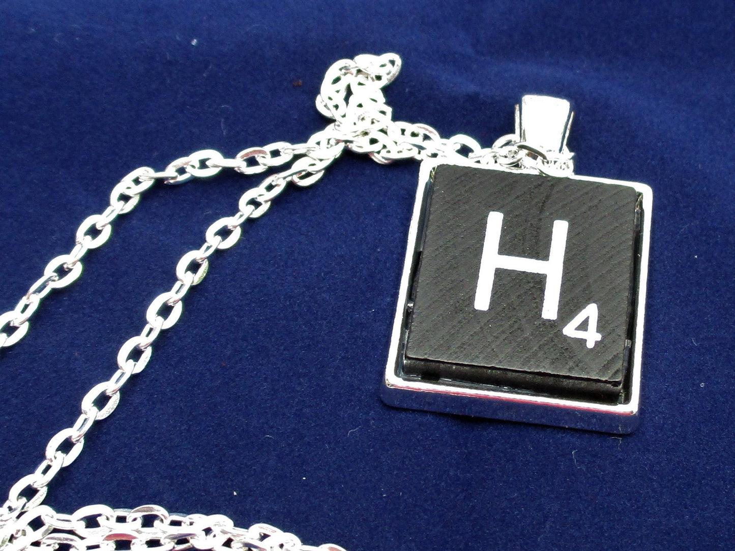 SCRABBLE INITIAL H NECKLACE with chain