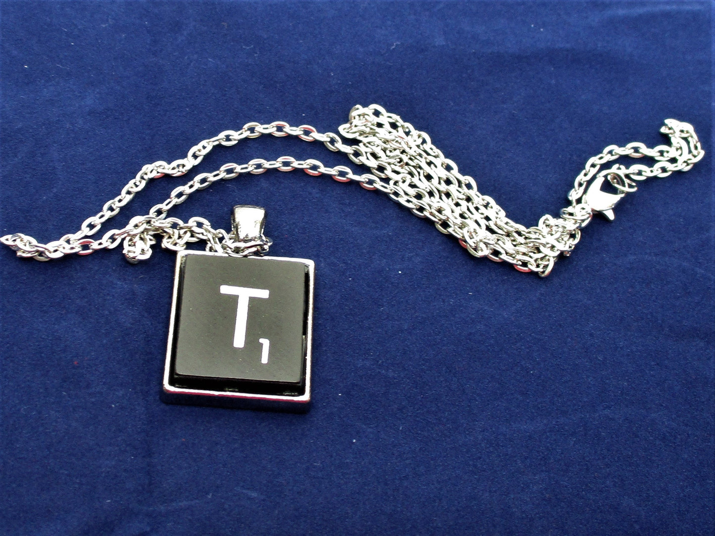 SCRABBLE INITIAL T NECKLACE with chain