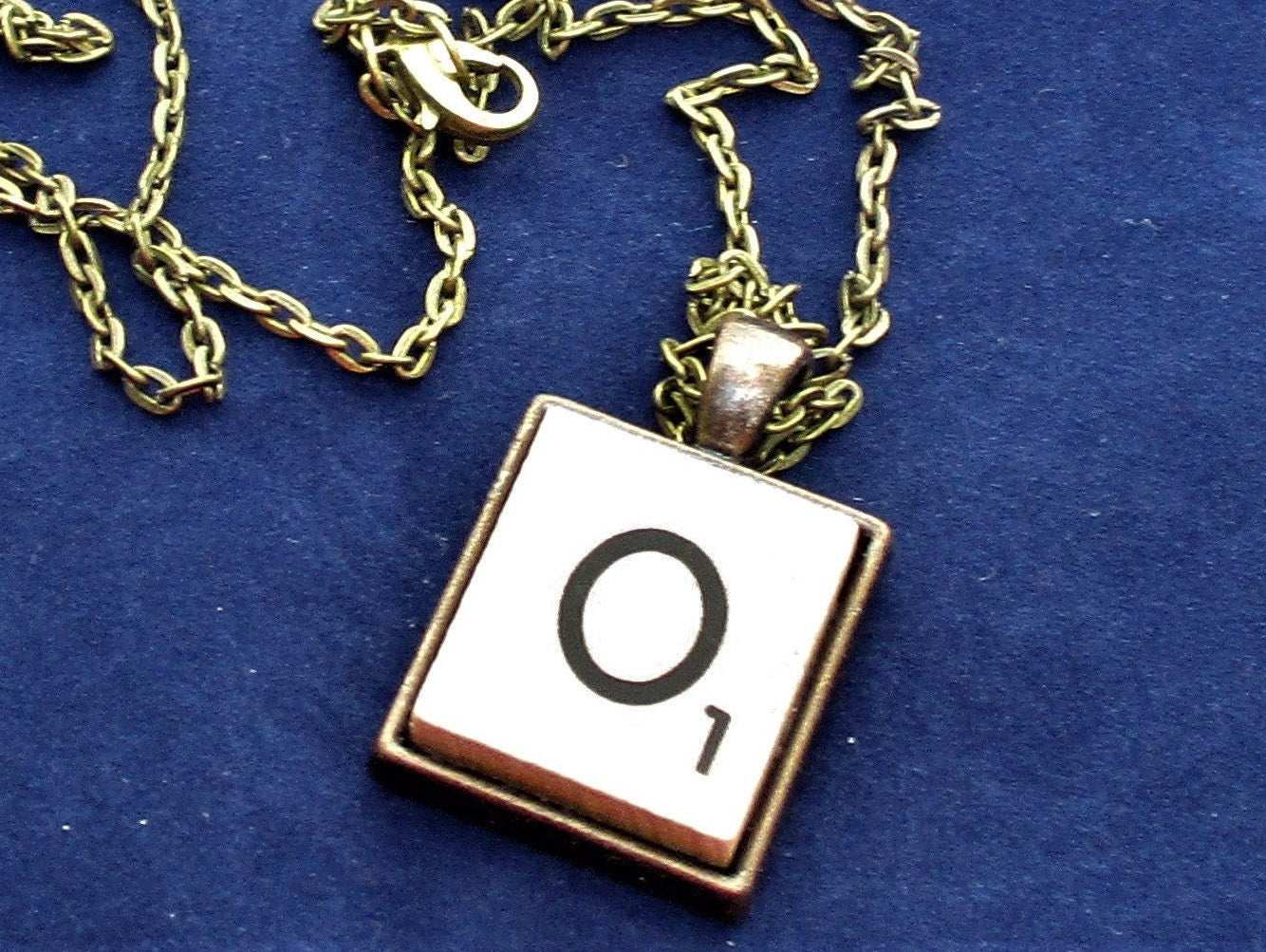 SCRABBLE INITIAL O NECKLACE with chain