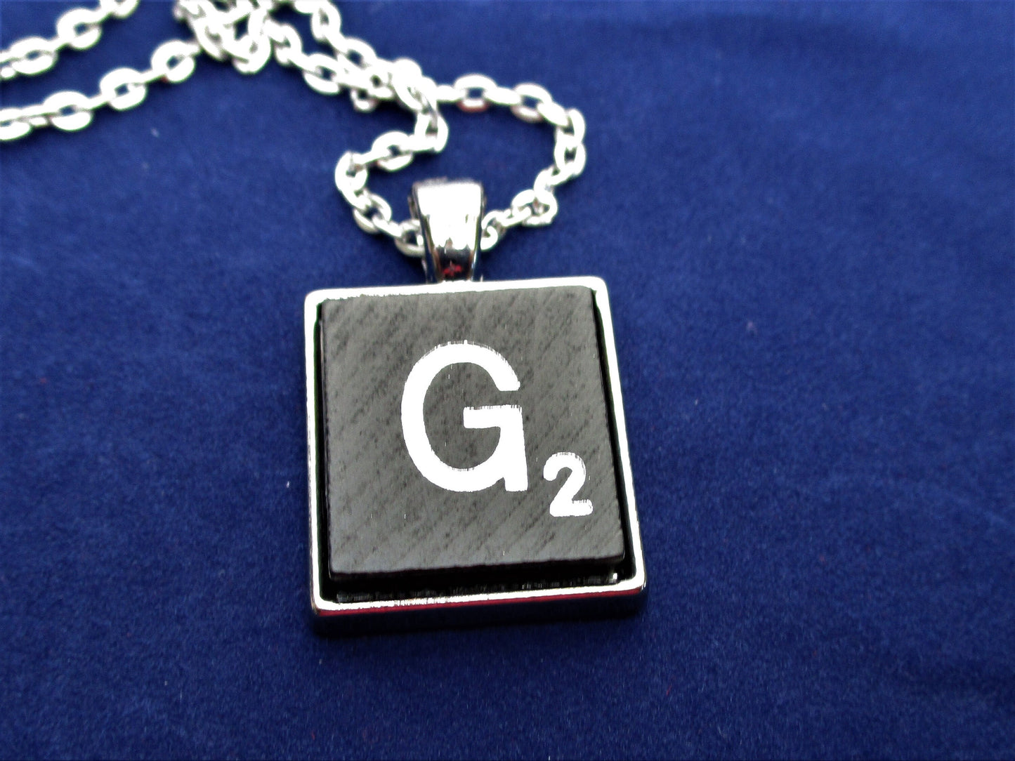 SCRABBLE INITIAL G NECKLACE with chain