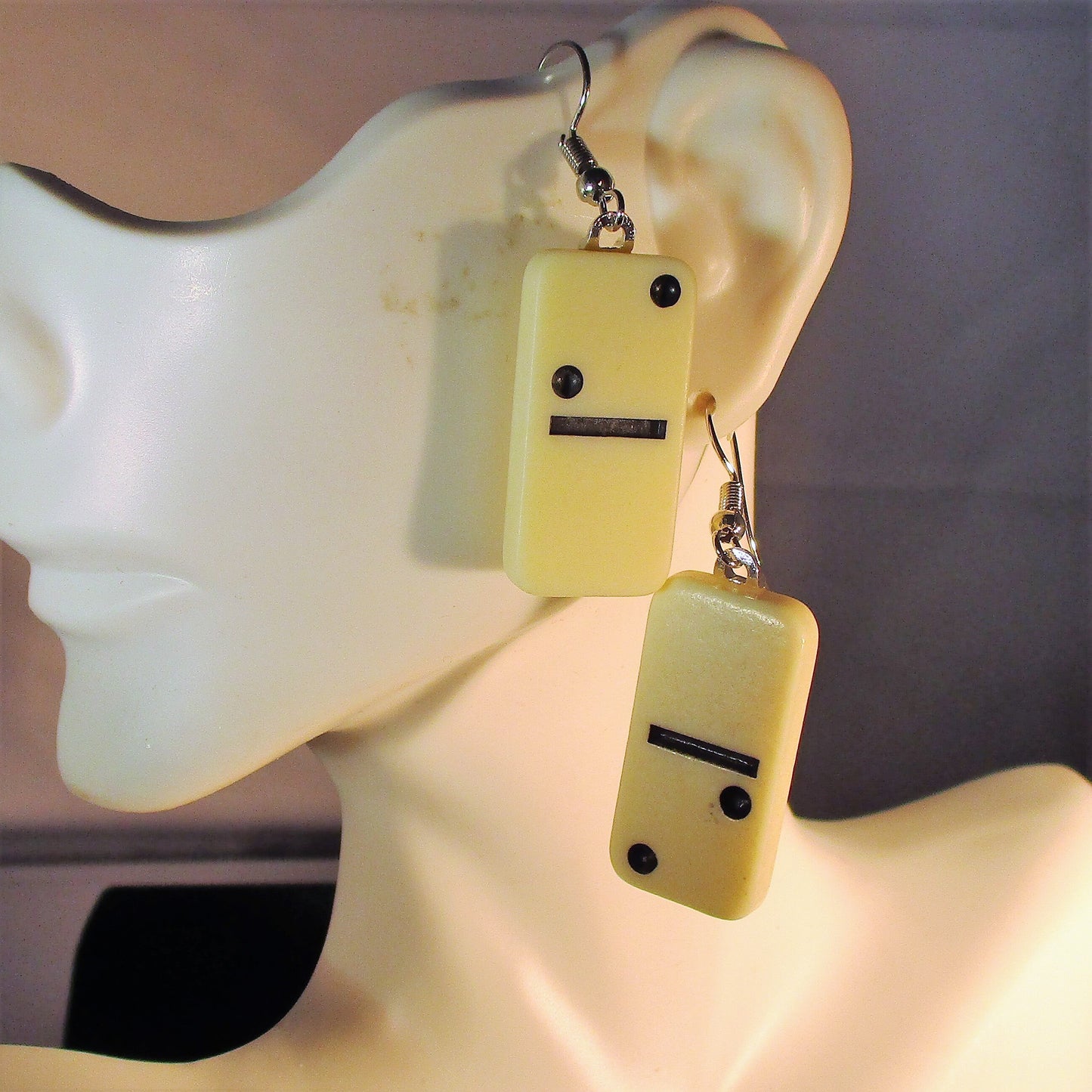 MINATURE DOMINO EARRINGS ivory color