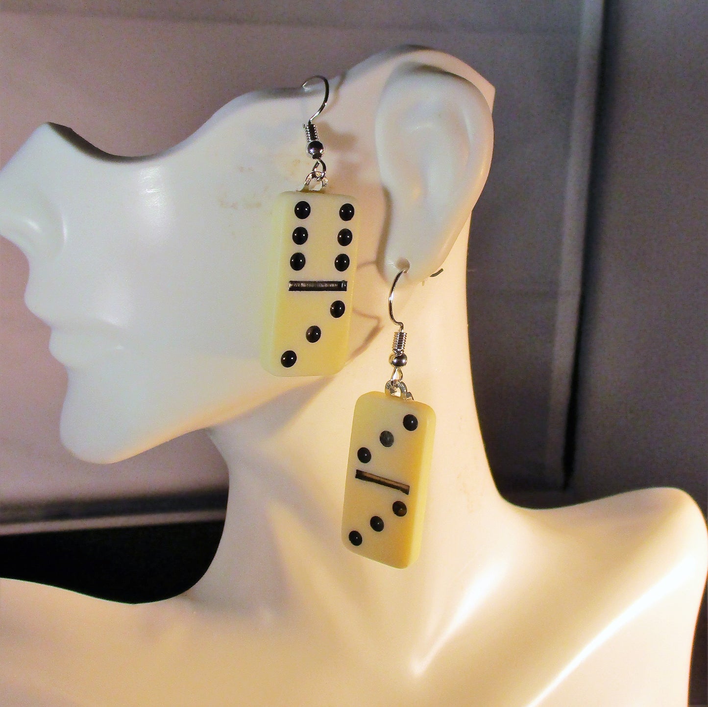 MINATURE DOMINO EARRINGS ivory color