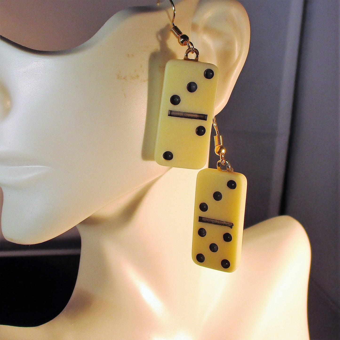 MINATURE DOMINO EARRINGS ivory color