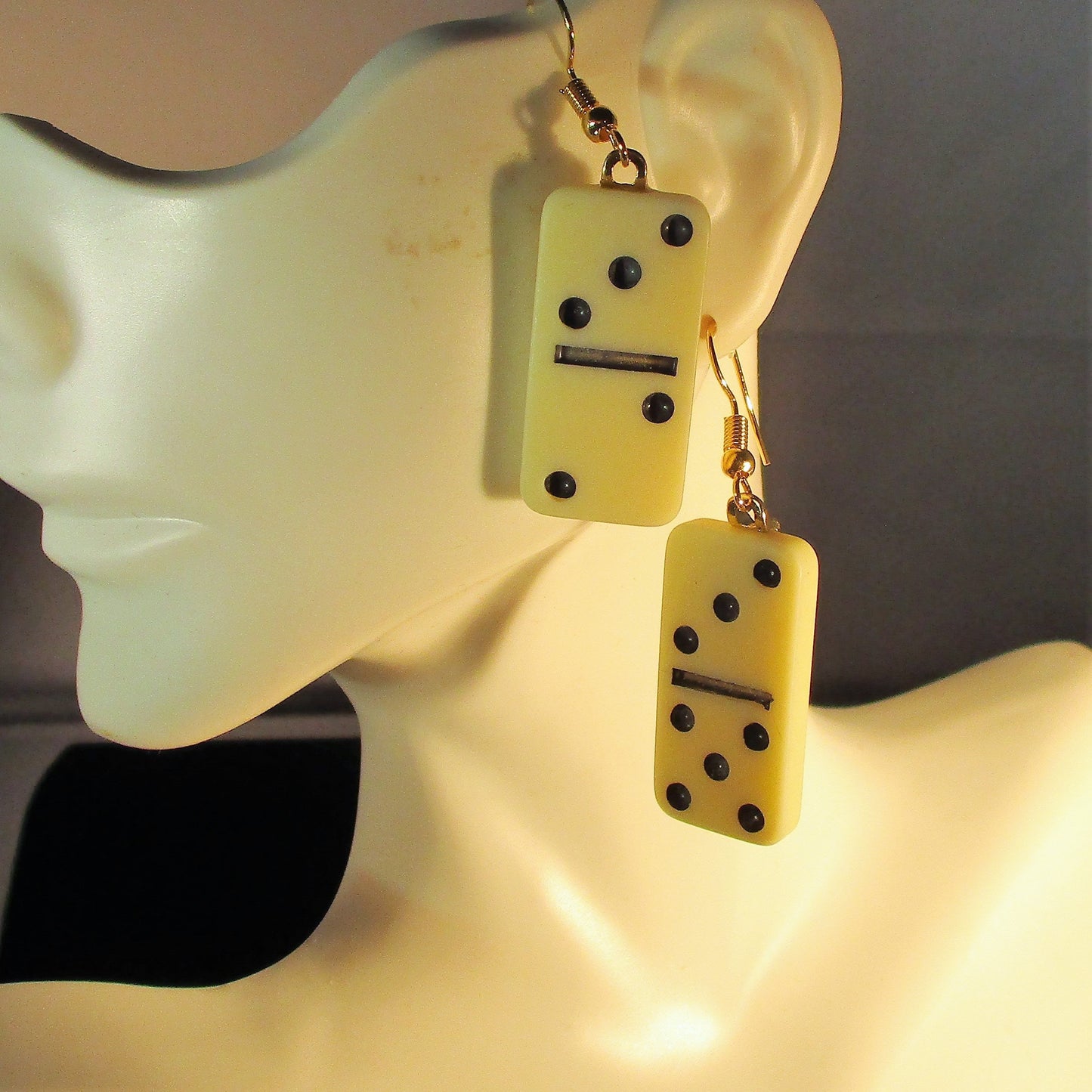 MINATURE DOMINO EARRINGS ivory color