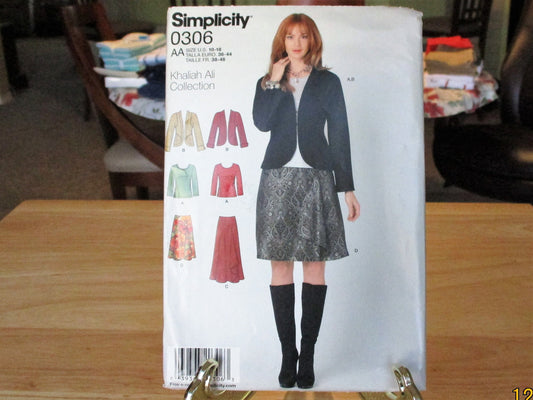 SMPLICITY OUTFIT PATTERN pattern is  new condition uncut  10-18