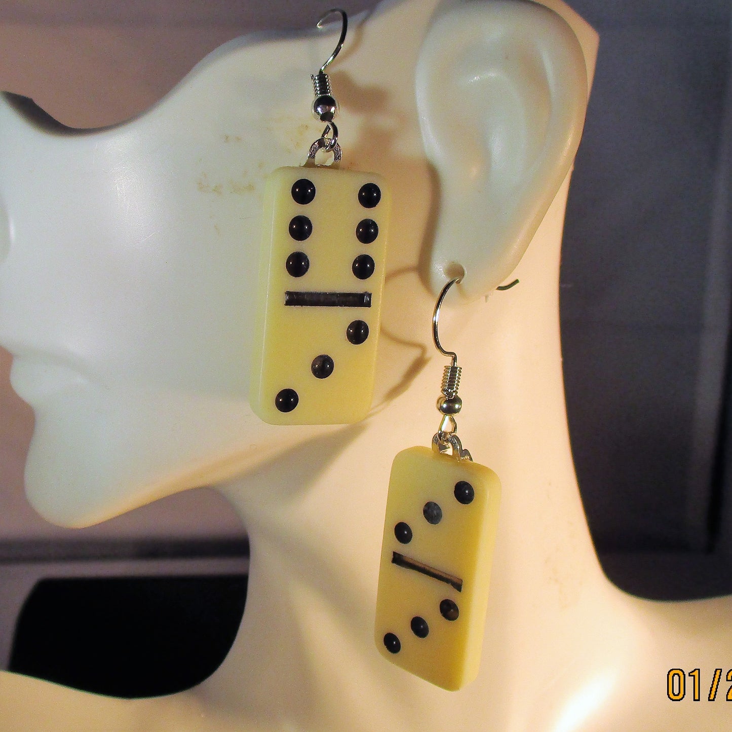 MINATURE DOMINO EARRINGS ivory color