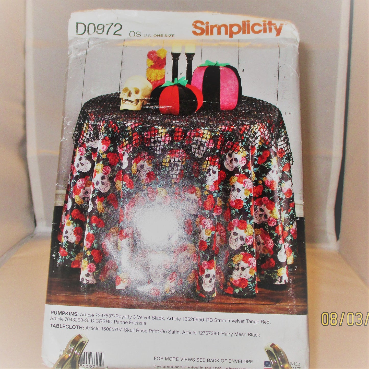 SMPLICITY TABLE ACCESSORIES pattern  is  new condition uncut