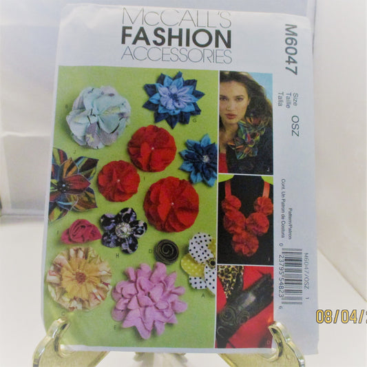 McCALLSs FASHION ACCESSORIES pattern new condition uncut  2010