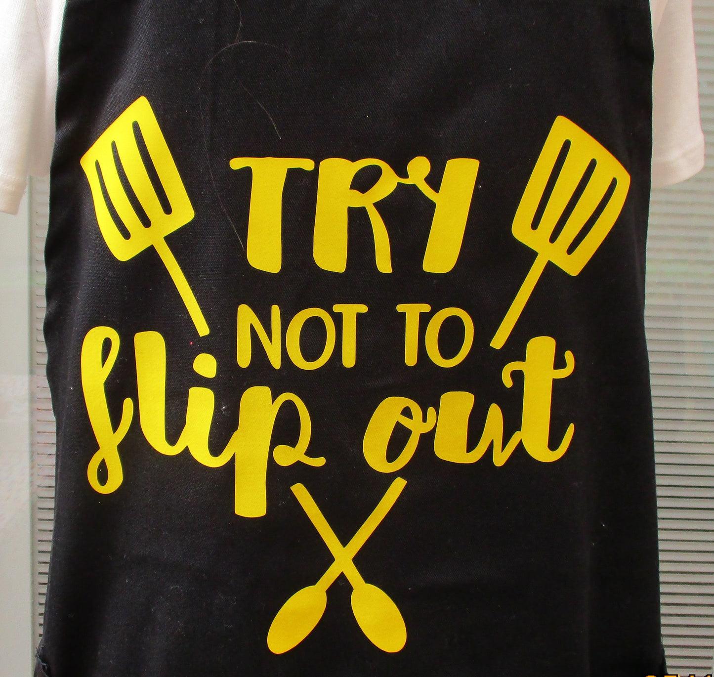 BBQ GRILLING APRON try not to flip out yellow.  with removable hot pad and hand towel