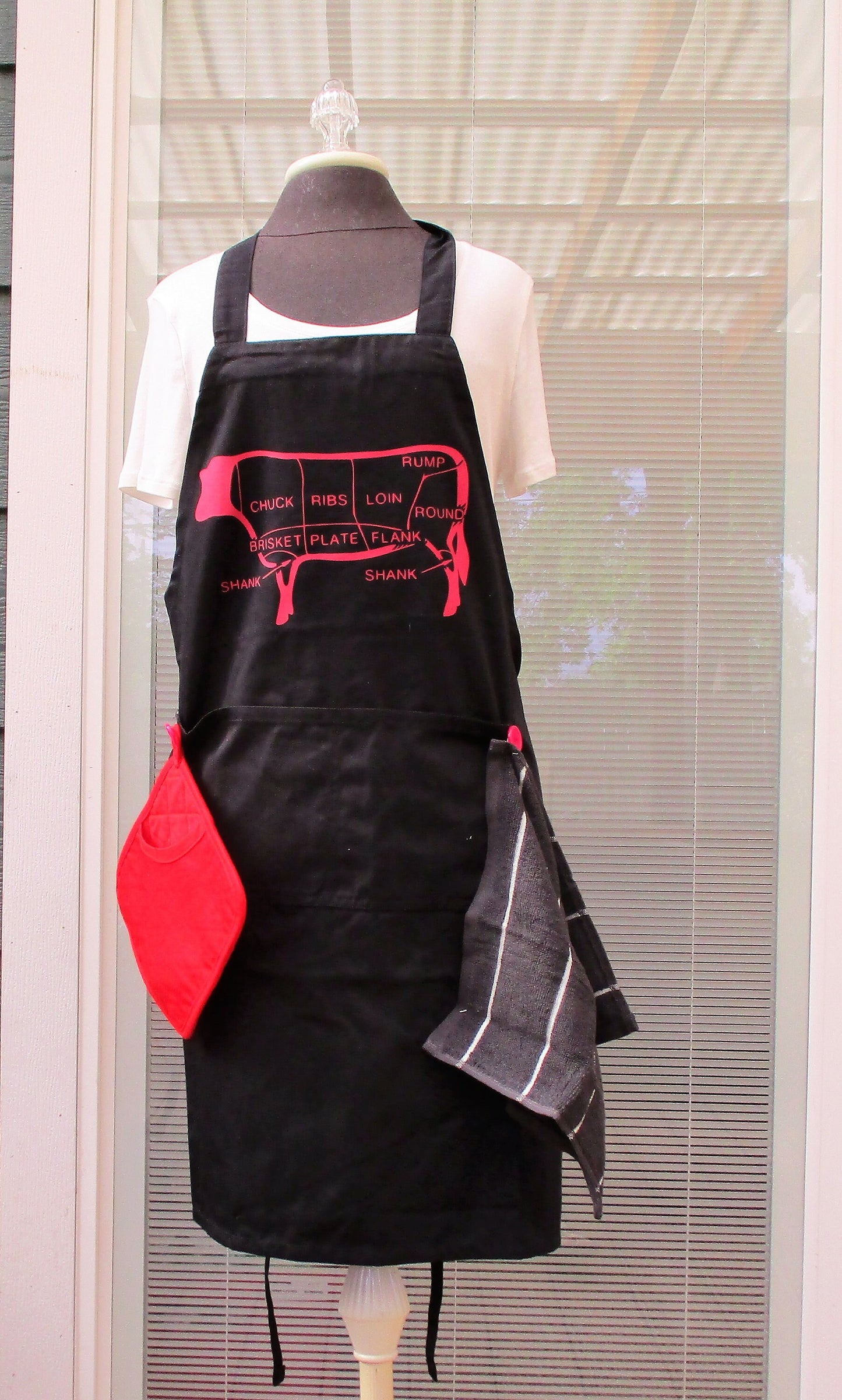 BBQ GRILLING APRON steer pink  yes! real men wear pink.  with removable hot pad and hand towel