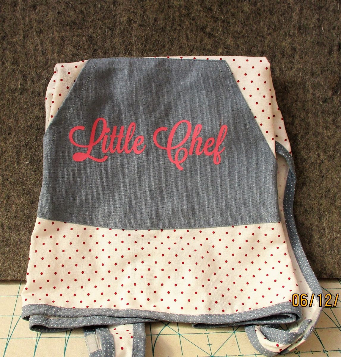 OLD FASHION APRON for child pink little chef emblem