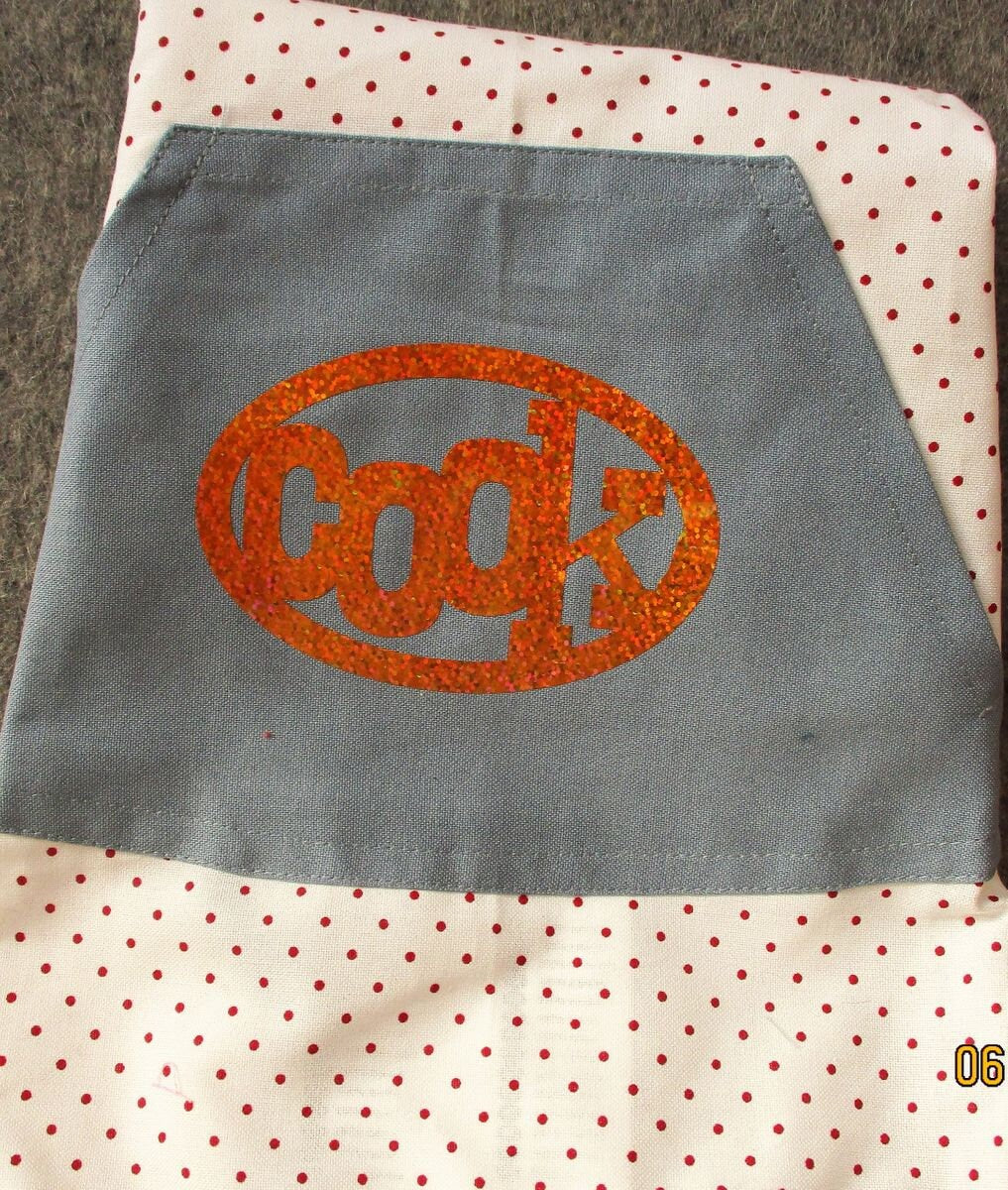 OLD FASHION APRON for child red cook emblem