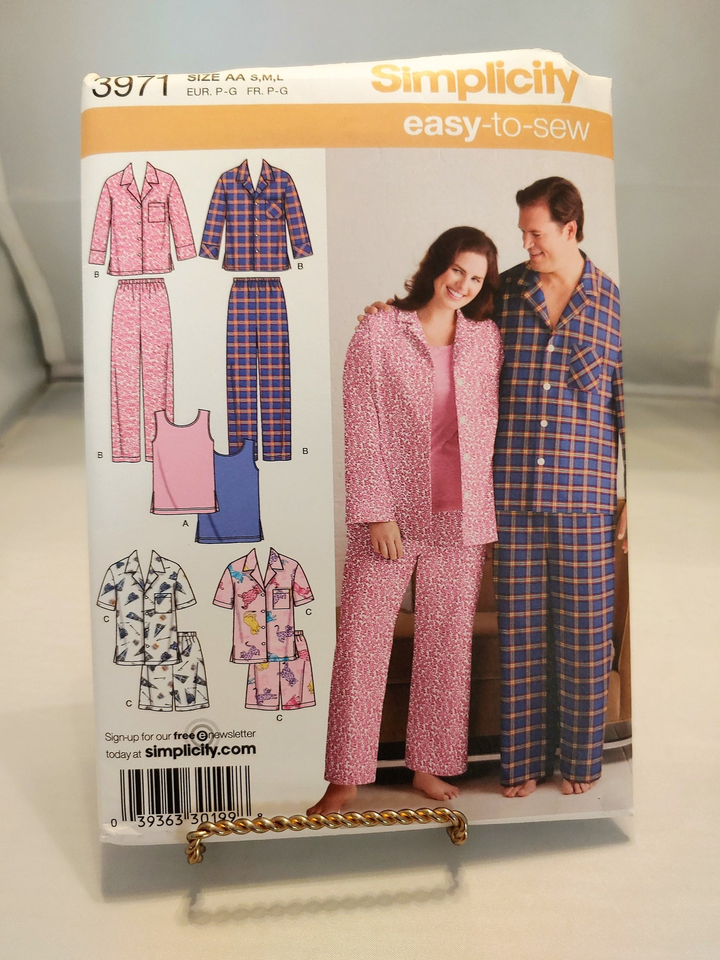 Simplicity pattern, simplicity his and hers pajamas, sewing patterns, number 3971, size sm-lg,  new uncut condition, christmas pajamas