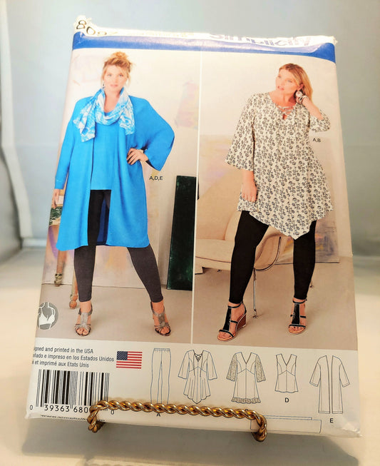 Simplicity pattern, Women's tunic 2 lengths,  women's kimono, knit leggings,  number 8097,  size 26 W- 32W, new uncut condition